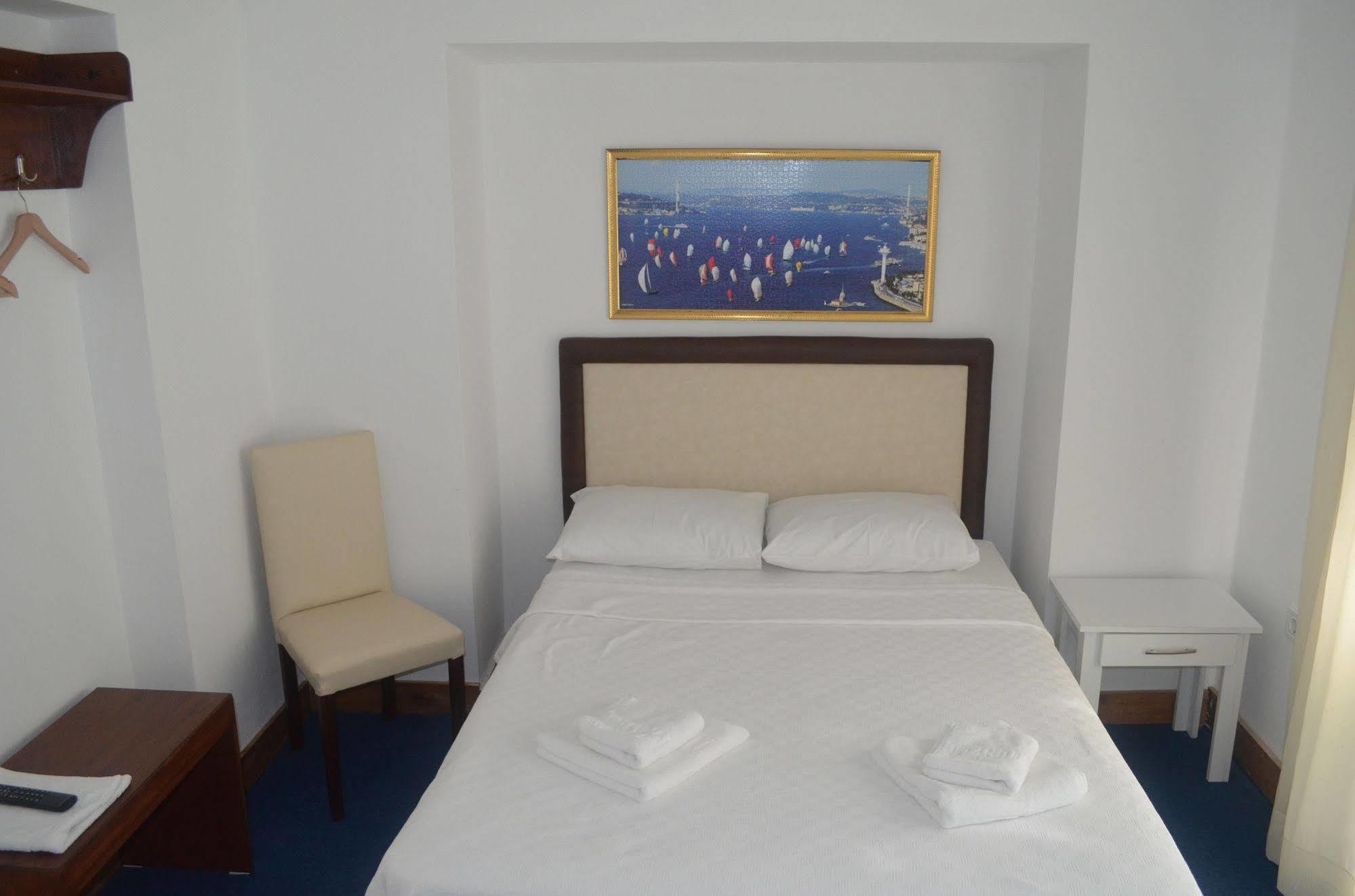 Lacivert Hotel Айвалик Екстер'єр фото