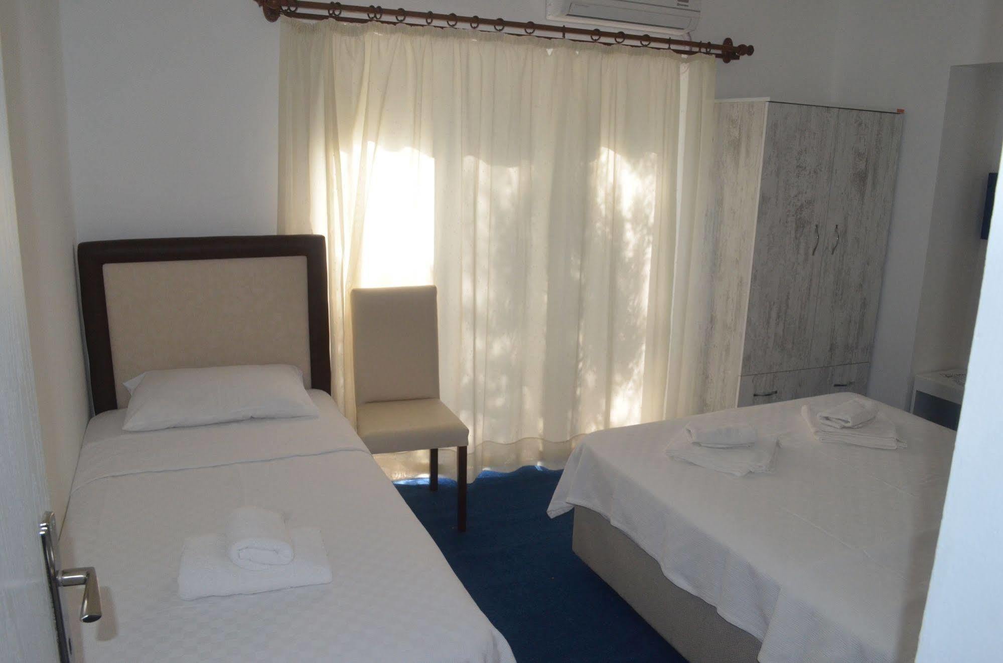 Lacivert Hotel Айвалик Екстер'єр фото