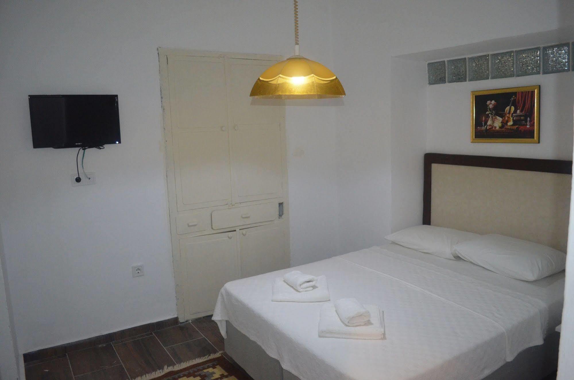 Lacivert Hotel Айвалик Екстер'єр фото