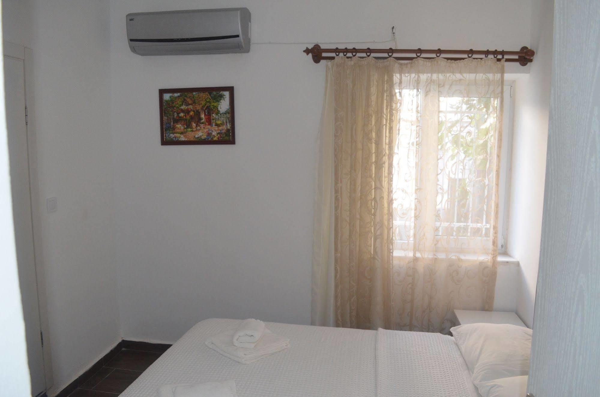 Lacivert Hotel Айвалик Екстер'єр фото