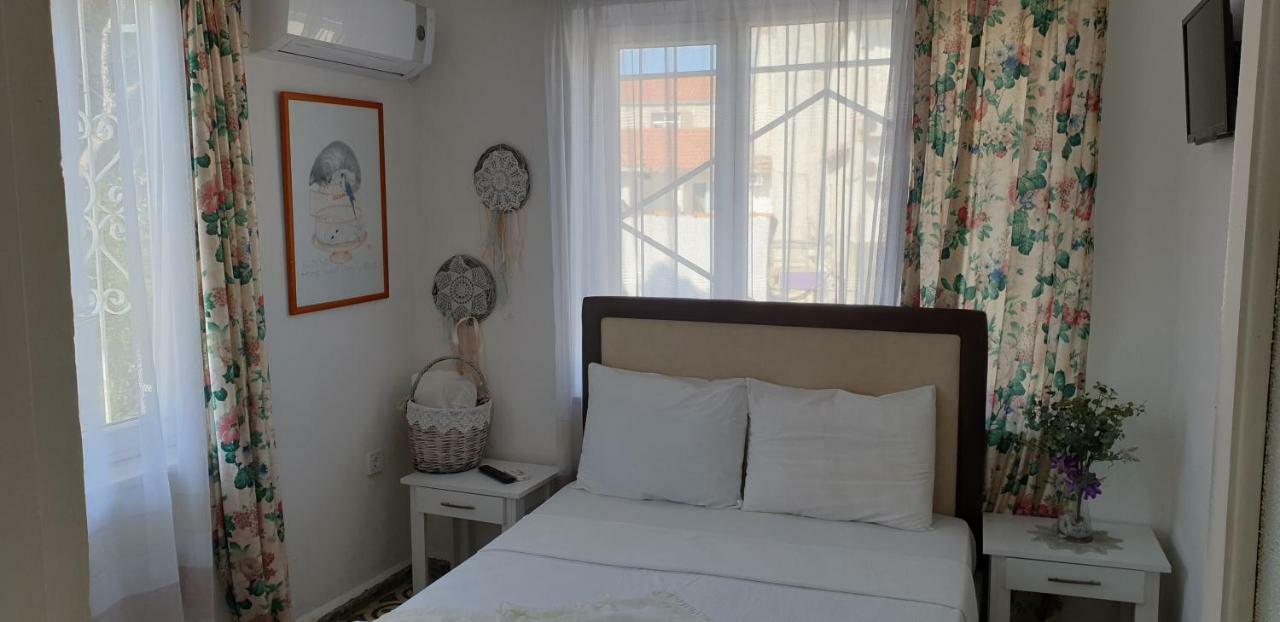Lacivert Hotel Айвалик Екстер'єр фото