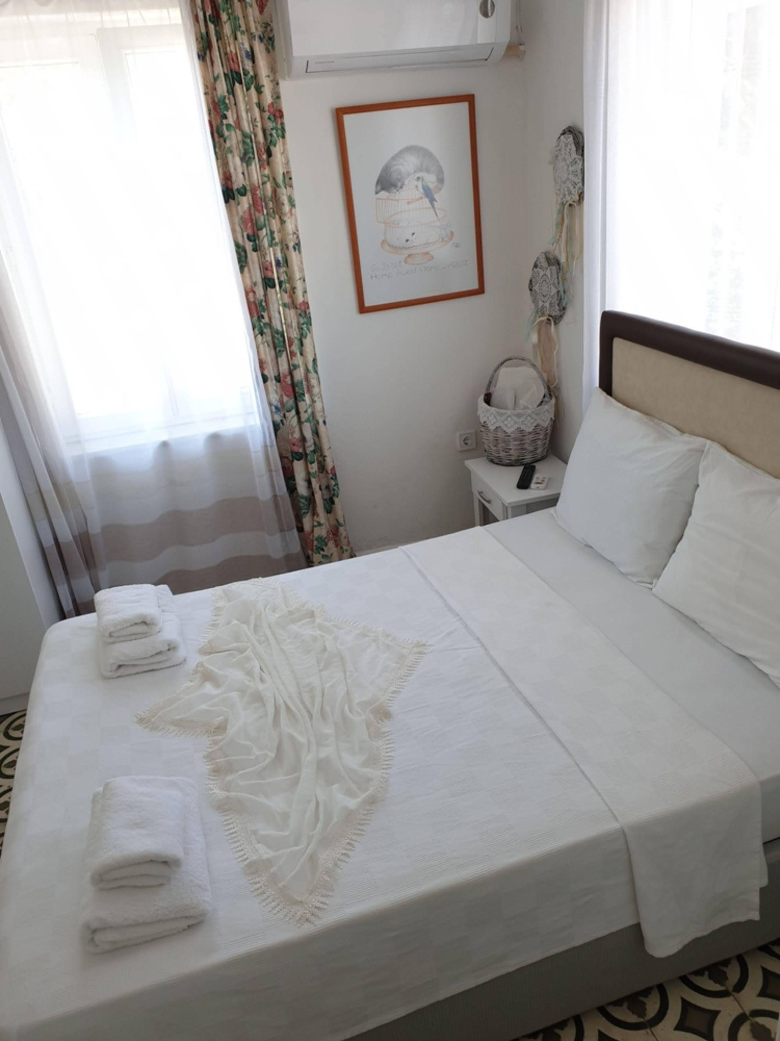 Lacivert Hotel Айвалик Екстер'єр фото